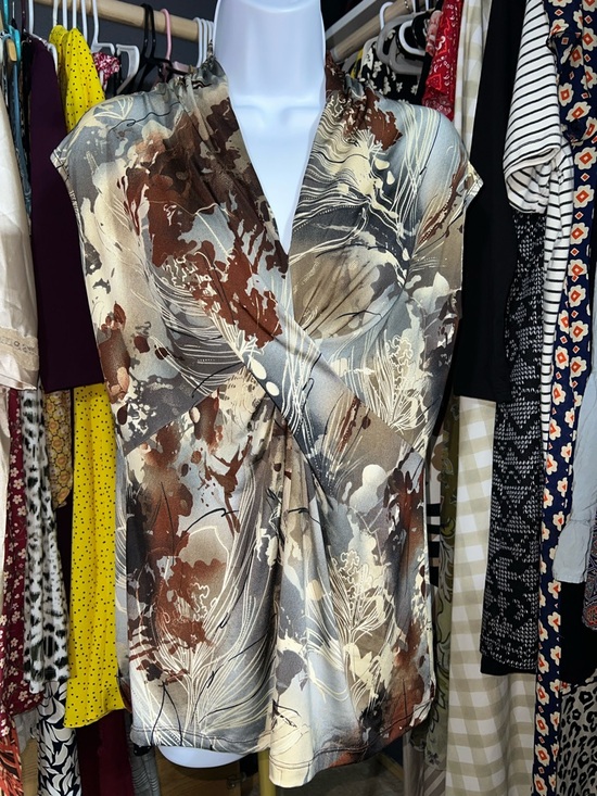 dressbarn Tops - dressbarn Neutral Floral Print Blouse in Beige, Brown, Gray size M